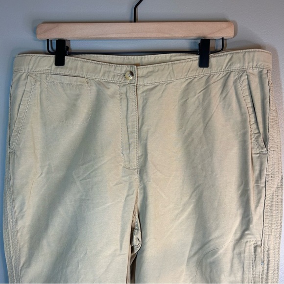 Woolrich Women’s Khaki Cropped Pants, Sz 16, Capris - Picture 2 of 8